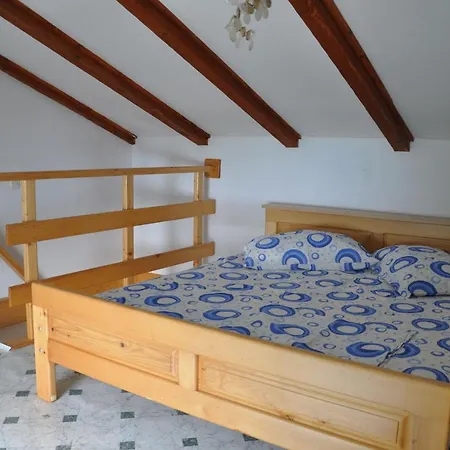 Сasa de vacaciones House Granny's House Pašman